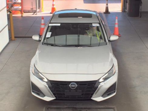 Used 2024 Nissan Altima 2.5 SL AWD/4WD image 2