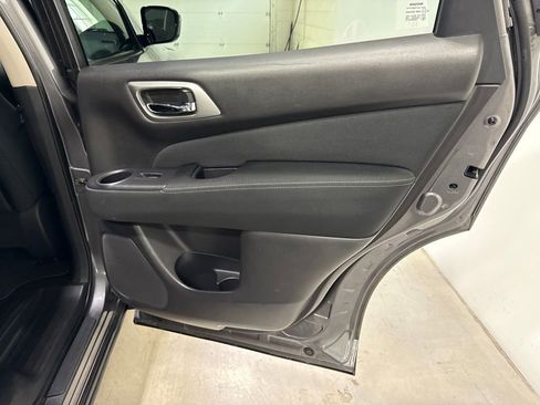 Used 2017 Nissan Pathfinder S AWD/4WD image 37