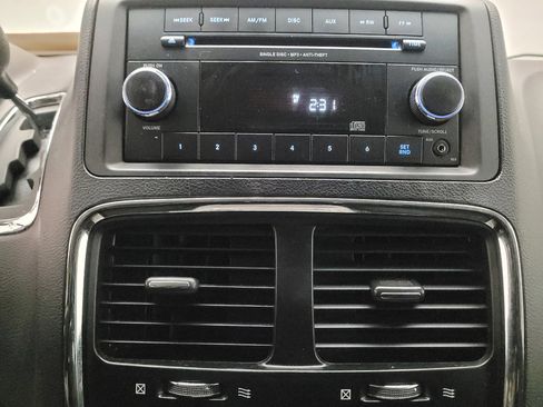 Used 2014 Dodge Grand Caravan SXT image 25