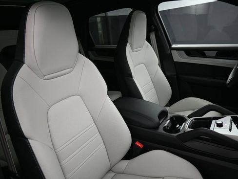 Certified 2026 Porsche Cayenne S AWD/4WD image 29