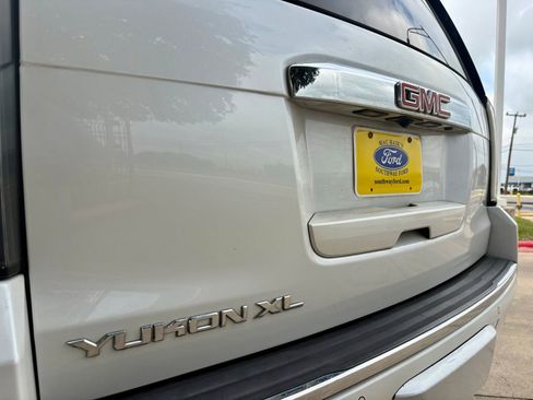 Used 2016 GMC Yukon XL Denali w/ Open Road Package AWD/4WD image 11