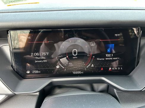 Used 2024 GMC Acadia Elevation image 25