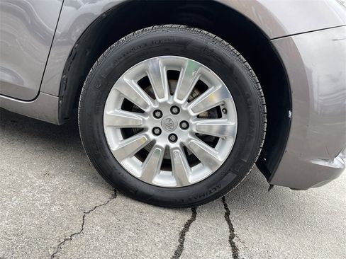 Used 2015 Toyota Sienna XLE image 11