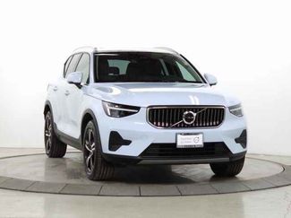Certified 2025 Volvo XC40 B5 Core video 1