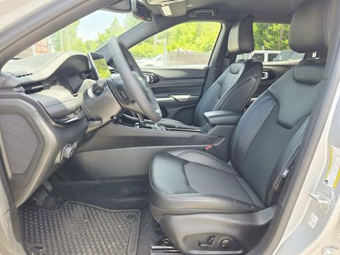 Certified 2025 Jeep Compass Latitude w/ Convenience Group AWD/4WD image 11
