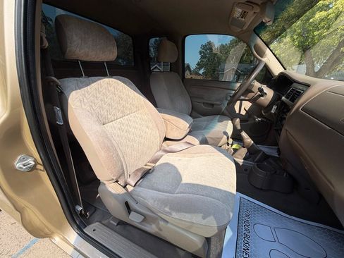 Used 2004 Toyota Tacoma 4x4 Xtracab V6 w/ SR5 Pkg image 17