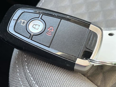 Used 2020 Ford Escape SE image 30