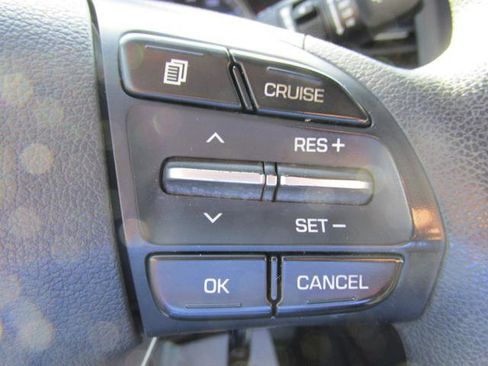 Used 2020 Hyundai Elantra SE w/ Cargo Package (C1) image 13