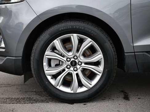 Used 2024 Ford Edge Titanium image 4