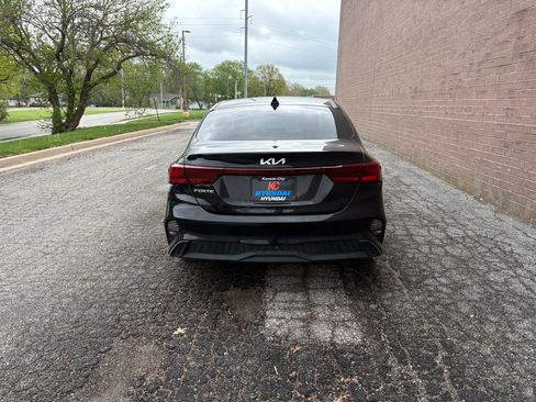 Used 2023 Kia Forte LXS w/ LXS Technology Package image 4