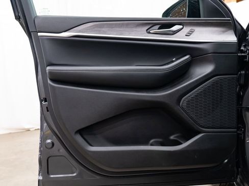 New 2025 Jeep Grand Cherokee L Limited w/ Trailer Tow Package image 24