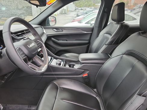 Used 2024 Jeep Grand Cherokee Limited image 17