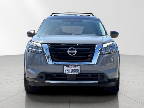 Used 2024 Nissan Pathfinder SL FWD image 8