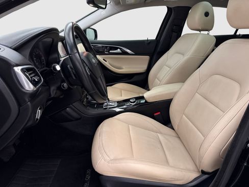 Used 2017 INFINITI QX30 Premium w/ Navigation Package FWD image 17