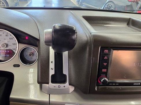 Used 2011 Volkswagen Routan SEL FWD image 22