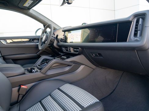 New 2026 Porsche Cayenne GTS image 25