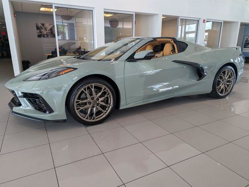 Used 2024 Chevrolet Corvette Stingray Premium Cpe w/ Z51 Performance Package RWD image 4