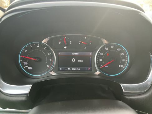 Used 2023 Chevrolet Traverse LT w/ Rear Camera Mirror Package image 9