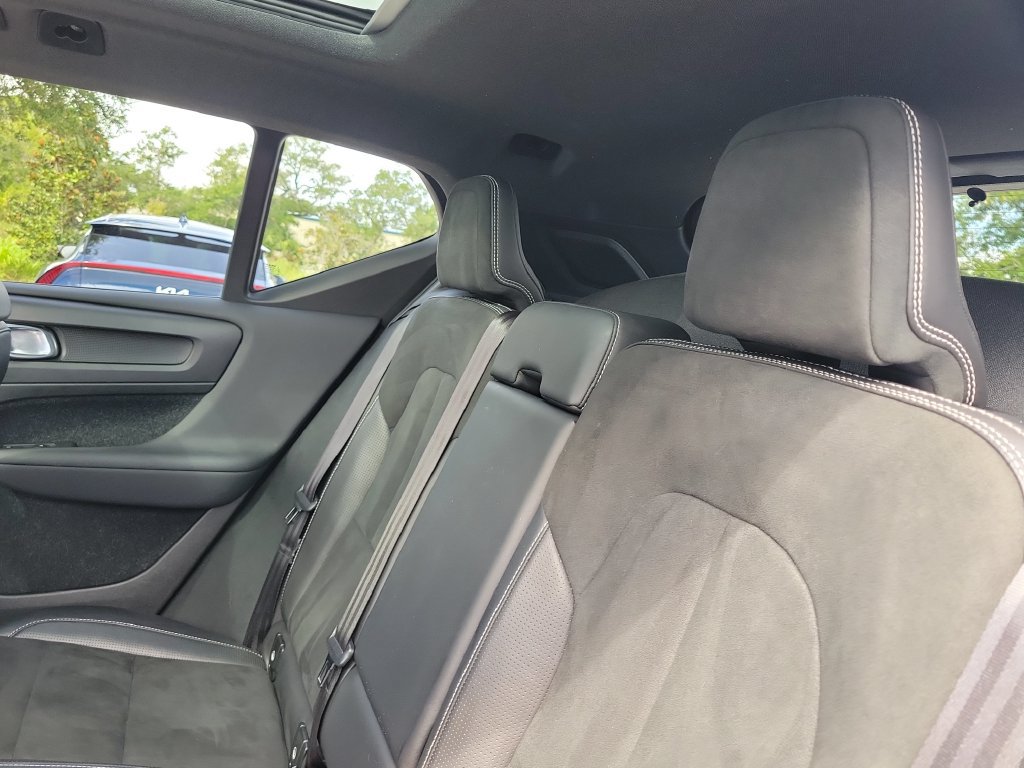 Used 2019 Volvo XC40 T5 R-Design AWD/4WD image 24