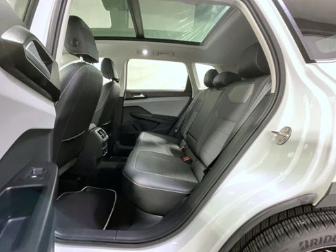 Used 2023 Volkswagen Taos SE w/ Panoramic Sunroof Package image 20