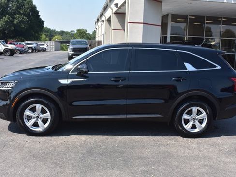 Used 2023 Kia Sorento LX FWD image 9