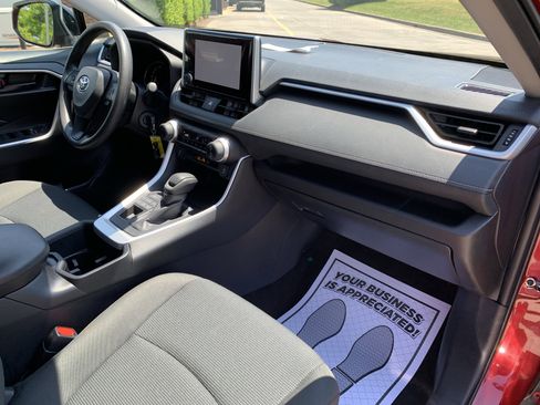 Used 2024 Toyota RAV4 LE AWD/4WD image 43