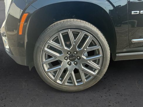 Used 2025 GMC Yukon Denali Ultimate AWD/4WD image 13