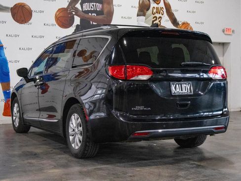 Used 2019 Chrysler Pacifica Touring-L image 21