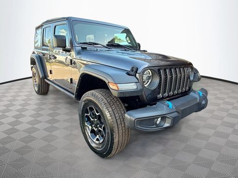 Used 2022 Jeep Wrangler Unlimited Rubicon 4xe AWD/4WD image 4