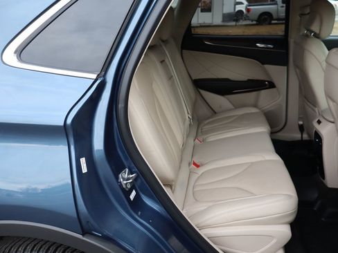 Used 2018 Lincoln MKC Reserve image 21