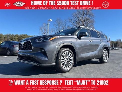 Used 2024 Toyota Highlander Platinum image 1