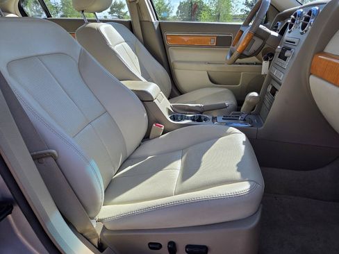 Used 2009 Lincoln MKZ FWD image 9