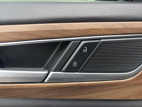 Used 2025 Volkswagen Atlas SE w/ Panoramic Sunroof Package image 22