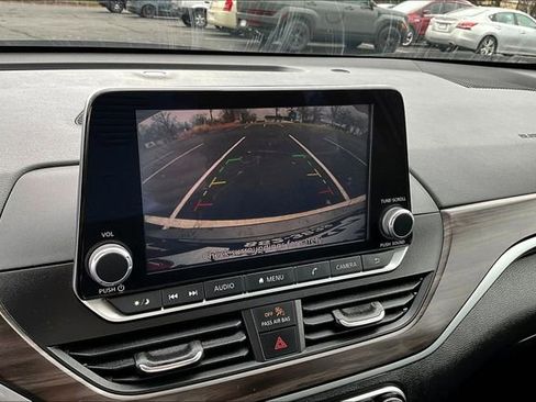 Used 2025 Nissan Altima 2.5 SV FWD image 13