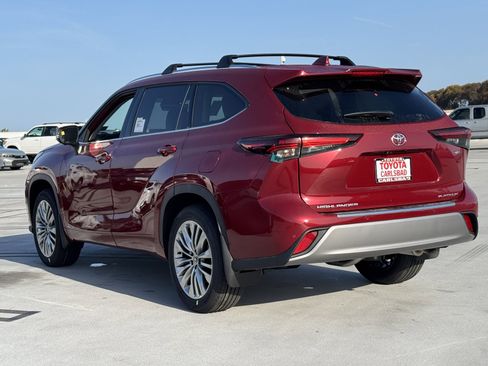 New 2026 Toyota Highlander Platinum image 13
