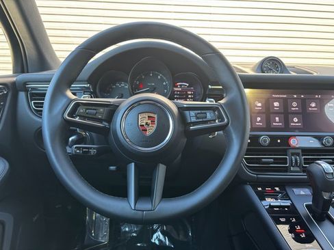 Certified 2025 Porsche Macan image 14