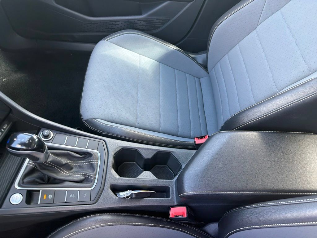 Used 2025 Volkswagen Jetta SE FWD image 20