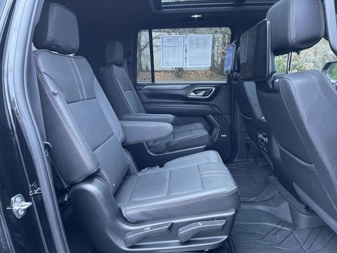 Used 2024 Chevrolet Suburban RST w/ Luxury Package image 28