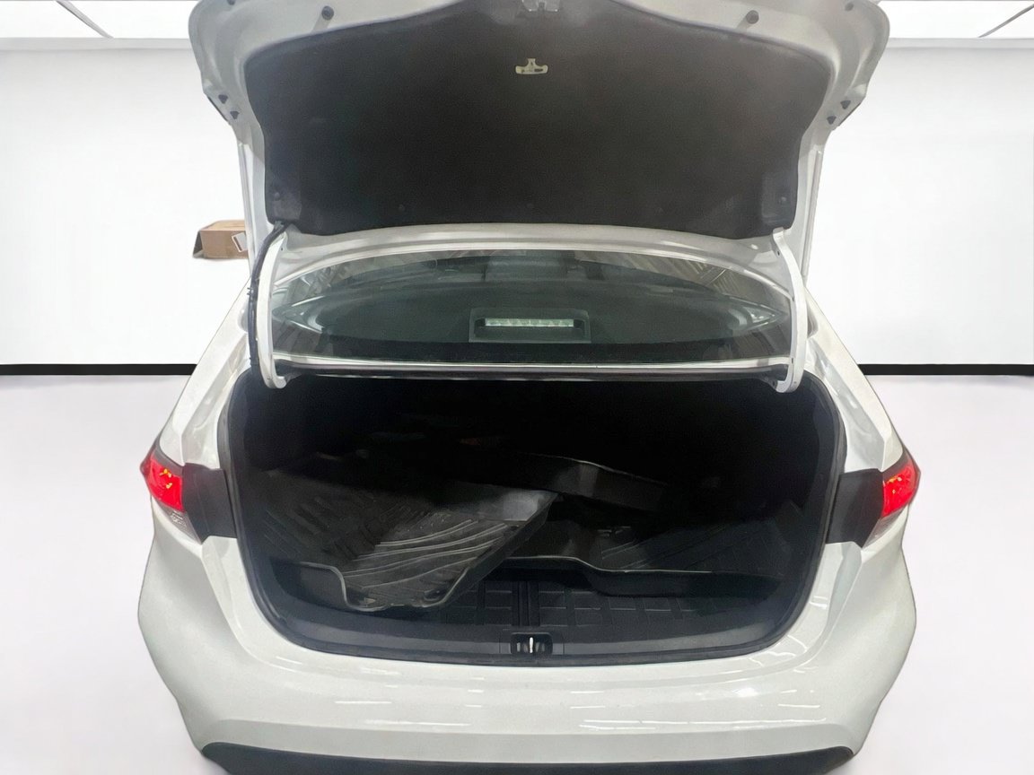 Used 2024 Toyota Corolla LE FWD image 17