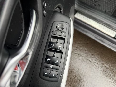 Used 2017 Jeep Cherokee Trailhawk image 14