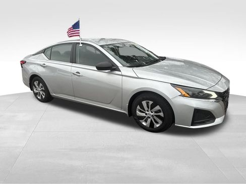 Used 2024 Nissan Altima 2.5 S image 23