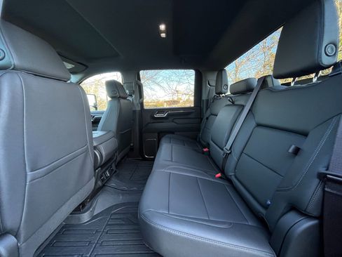 Used 2024 GMC Sierra 3500 SLT image 25