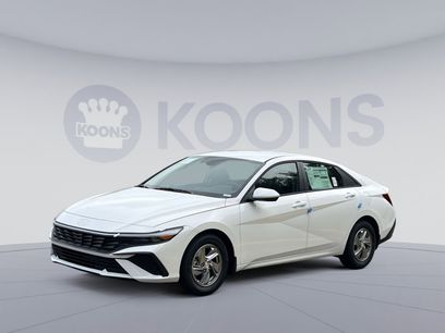 New 2025 Hyundai Elantra SE