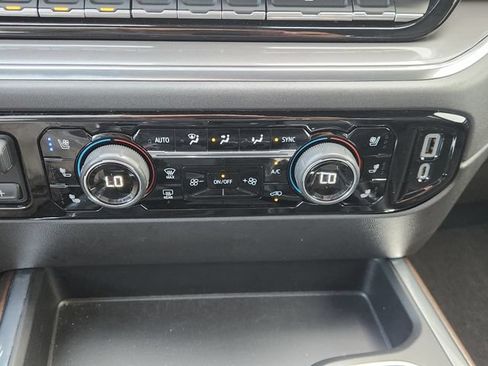 Used 2023 Chevrolet Silverado 1500 High Country w/ Technology Package AWD/4WD image 22