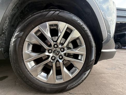 Used 2019 Toyota RAV4 Limited w/ Advanced Technology Package AWD/4WD image 28