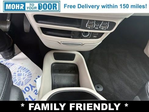 Used 2022 Chrysler Pacifica Touring-L FWD image 21