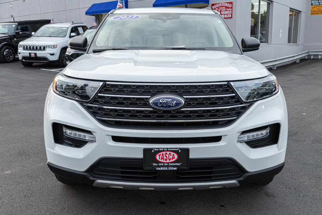 Used 2023 Ford Explorer XLT w/ Equipment Group 202A AWD/4WD image 9