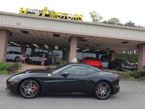 Used 2015 Ferrari California T RWD image 22