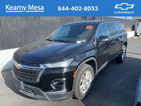 Used 2023 Chevrolet Traverse LS image 1