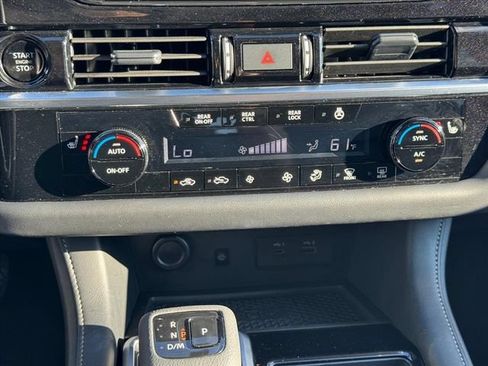 Used 2025 Nissan Pathfinder SL FWD image 22